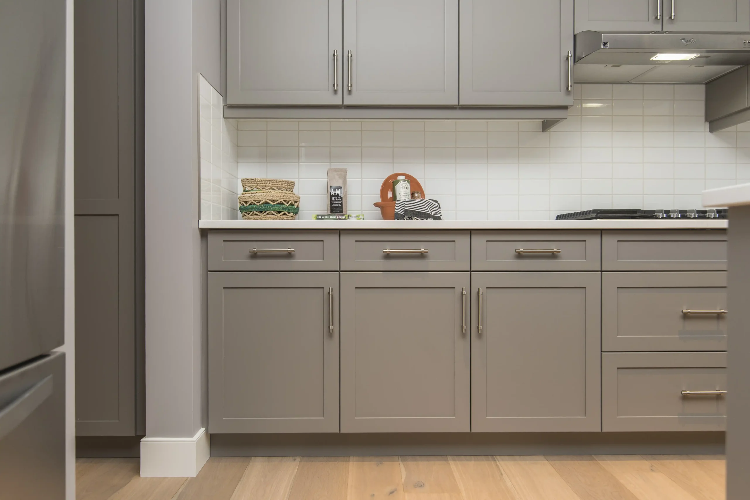 Cabinet Installation Cost Per Linear Foot vs. Per Cabinet