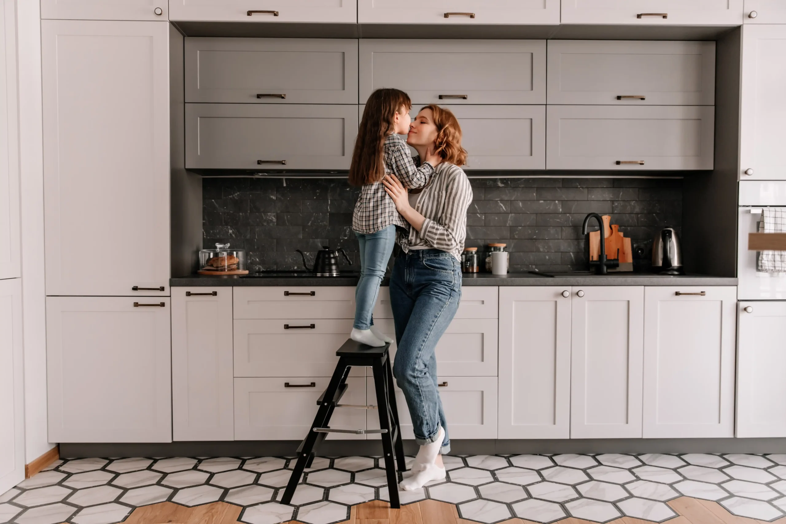 What Affects the Cost to Install Kitchen Cabinets